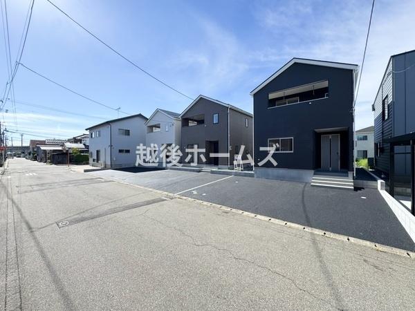 �O�ʓ��H�܂ތ��n�ʐ^ �����̓��������ʕ��E�d�l�ݔ��₨�����̑傫���̔�r�A�ߗׁE���ӊ��⒬���݂ȂǁA�����ł͂킩��Ȃ���񂪂������񂠂�܂��B���񌻒n�ɂĂ��m�F���������B