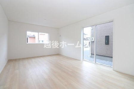 ���r���O �_�C�j���O�e�[�u���E�\�t�@�[���z�u�ł����Ƃ肠��݌v�ɂȂ��Ă���܂��B