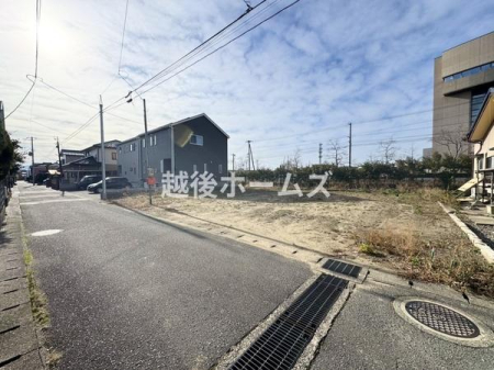 �O�ʓ��H�܂ތ��n�ʐ^ �����̓��������ʕ��E�d�l�ݔ��₨�����̑傫���̔�r�A�ߗׁE���ӊ��⒬���݂ȂǁA�����ł͂킩��Ȃ���񂪂������񂠂�܂��B���񌻒n�ɂĂ��m�F���������B