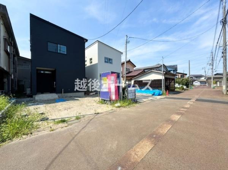 �O�ʓ��H�܂ތ��n�ʐ^ �����̓��������ʕ��E�d�l�ݔ��₨�����̑傫���̔�r�A�ߗׁE���ӊ��⒬���݂ȂǁA�����ł͂킩��Ȃ���񂪂������񂠂�܂��B���񌻒n�ɂĂ��m�F���������B