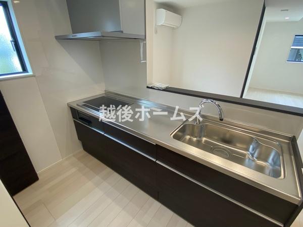 �L�b�`�� �y���Ў{�H��z�R���^�C�v�̃V�X�e���L�b�`���͎��[���L�x�I
�����̂��|�������₷���݌v�ɂȂ��Ă��܂�