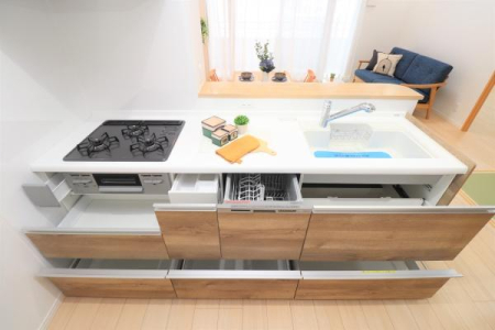 �L�b�`�� �����Z�O�̎ʐ^�ɂȂ�܂��� �L�b�`���͎g���₷���V�X�e���L�b�`���ł��B
�򐅊��̌^�̐������W���������Ă��܂��B