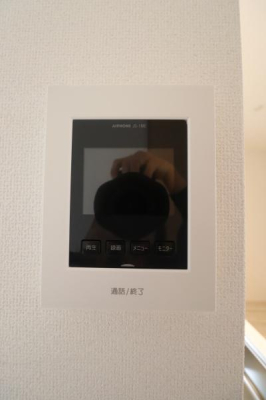 ���̑� �h�Ƒ΍�ɗD�ꂽTV���j�^�[�t���C���^�[�z���ŗ��q�҂̊m�F���ł��܂��B