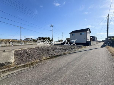 �O�ʓ��H�܂ތ��n�ʐ^ �����̓��������ʕ��E�d�l�ݔ��₨�����̑傫���̔�r�A�ߗׁE���ӊ��⒬���݂ȂǁA�����ł͂킩��Ȃ���񂪂������񂠂�܂��B���񌻒n�ɂĂ��m�F���������B