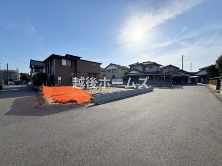 �O�ʓ��H�܂ތ��n�ʐ^ �����̓��������ʕ��E�d�l�ݔ��₨�����̑傫���̔�r�A�ߗׁE���ӊ��⒬���݂ȂǁA�����ł͂킩��Ȃ���񂪂������񂠂�܂��B���񌻒n�ɂĂ��m�F���������B