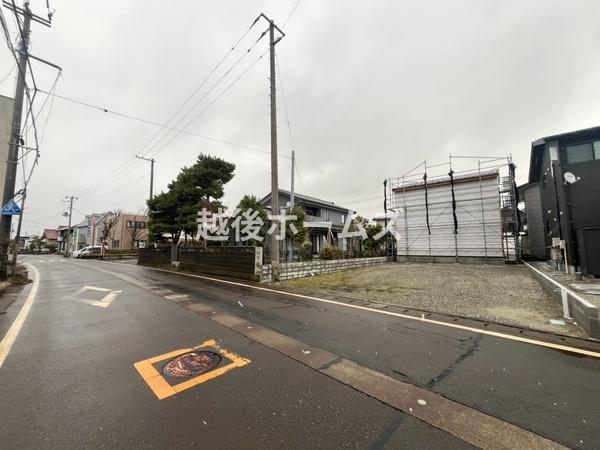 �O�ʓ��H�܂ތ��n�ʐ^ �����̓��������ʕ��E�d�l�ݔ��₨�����̑傫���̔�r�A�ߗׁE���ӊ��⒬���݂ȂǁA�����ł͂킩��Ȃ���񂪂������񂠂�܂��B���񌻒n�ɂĂ��m�F���������B