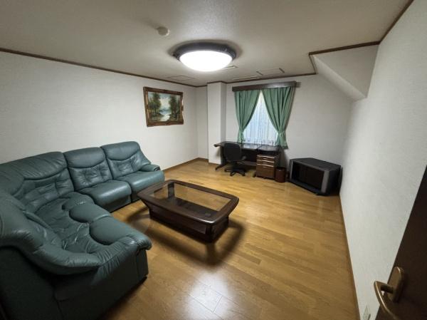 ���r���O -