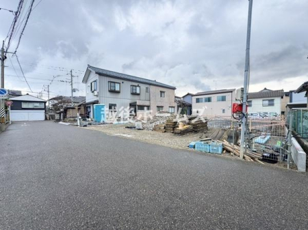 �O�ʓ��H�܂ތ��n�ʐ^ �����̓��������ʕ��E�d�l�ݔ��₨�����̑傫���̔�r�A�ߗׁE���ӊ��⒬���݂ȂǁA�����ł͂킩��Ȃ���񂪂������񂠂�܂��B���񌻒n�ɂĂ��m�F���������B