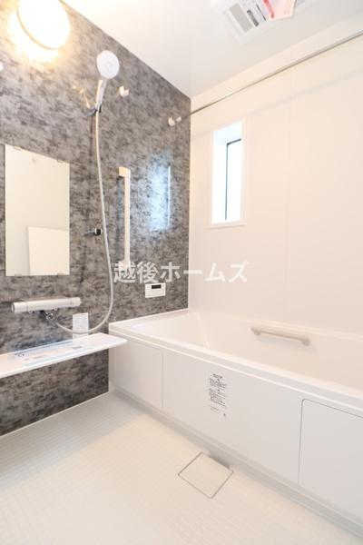 ���� �y���Ў{�H����z�P�؃^�C�v�̍L�X���j�b�g�o�X�ł��I
���������g�[�@��W�������A�P�N�����K�ɉ߂����闁���ł�