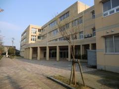 ���ӊ� �y���w�Z�z��z�s���咬���w�Z�F611m