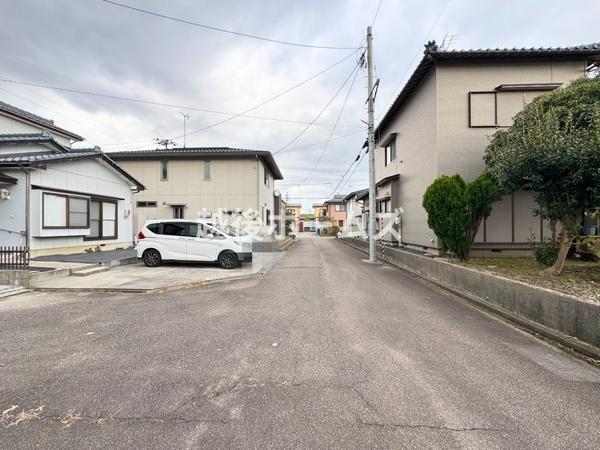 �O�ʓ��H�܂ތ��n�ʐ^ �����̓��������ʕ��E�d�l�ݔ��₨�����̑傫���̔�r�A�ߗׁE���ӊ��⒬���݂ȂǁA�����ł͂킩��Ȃ���񂪂������񂠂�܂��B���񌻒n�ɂĂ��m�F���������B