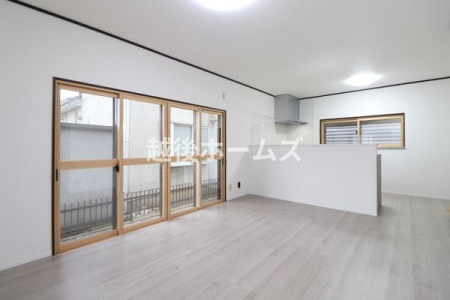 ���r���O �_�C�j���O�e�[�u���E�\�t�@�[���z�u�ł����Ƃ肠��݌v�ɂȂ��Ă���܂��B