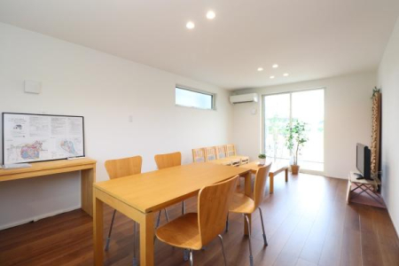 ���r���O �y���Ў{�H��z�Ƒ��c���̎��Ԃ��߂�����L�X�������r���O�_�C�j���O