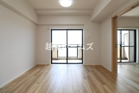 ���r���O �y���Ў{�H��z�_�C�j���O�e�[�u�����z�u�ł����Ƃ肠��݌v�ɂȂ��Ă���܂��B