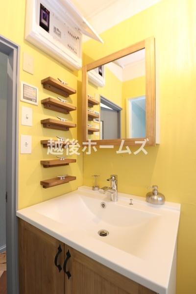 ���ʑ�E���ʏ� �D�p�N���[�g���g�p�����^�I���I�B
�ו��܂Ńf�U�C���ɂ���������C���e���A