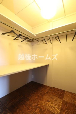 ���[ ���Ƒ��̈ߗނ⏬�����܂Ƃ߂Ď��[���\�ȍL�X�Ƃ����v�h�b