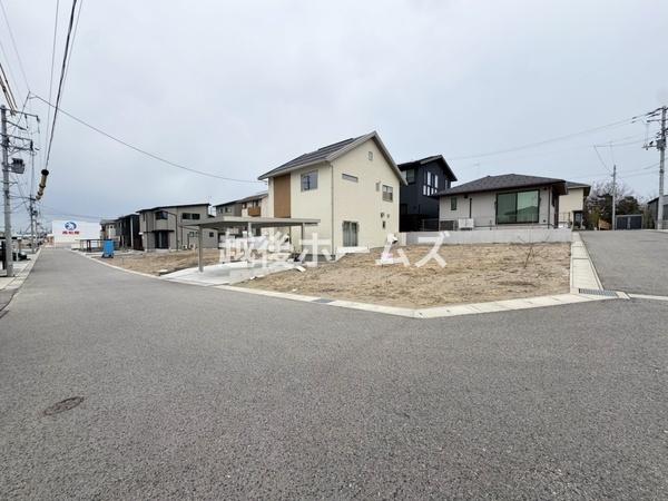 �O�ʓ��H�܂ތ��n�ʐ^ �ߗׁE���ӊ��⒬���݂ȂǁA�����ł͂킩��Ȃ���񂪂������񂠂�܂��B���񌻒n�ɂĂ��m�F���������B
