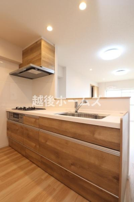 �L�b�`�� �y���Ў{�H��z�R���^�C�v�̃V�X�e���L�b�`���͎��[���L�x�I
�����̂��|�������₷���݌v�ɂȂ��Ă��܂�