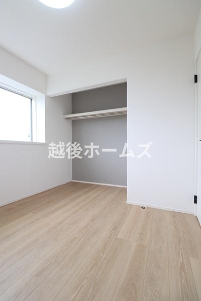 �m�� �y���Ў{�H��z�S���ɃN���[�[�b�g�����A���[���L�x�Ŏg���₷���Ԏ��ɂȂ��Ă��܂�