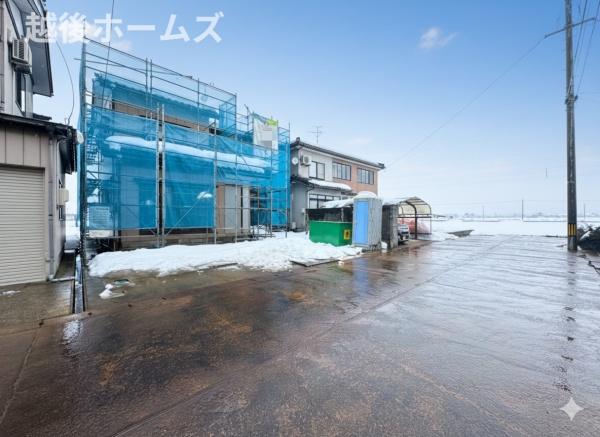 �O�ʓ��H�܂ތ��n�ʐ^ �����̓��������ʕ��E�d�l�ݔ��₨�����̑傫���̔�r�A�ߗׁE���ӊ��⒬���݂ȂǁA�����ł͂킩��Ȃ���񂪂������񂠂�܂��B���񌻒n�ɂĂ��m�F���������B