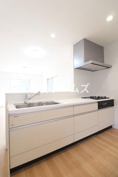 �L�b�`�� �y���Ў{�H��z�L�b�`���͎g���₷���V�X�e���L�b�`���ł��B
�򐅊��̌^�̐�����H��@���W���������Ă��܂��B