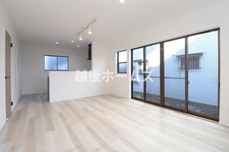 ���r���O �y���Ў{�H��z�_�C�j���O�e�[�u�����z�u�ł����Ƃ肠��݌v�ɂȂ��Ă���܂��B