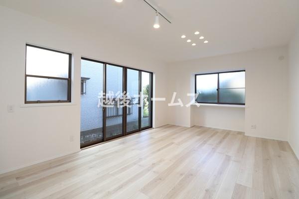 ���r���O �y���Ў{�H��z�Ƒ��c���̎��Ԃ��߂�����L�X�������r���O�_�C�j���O