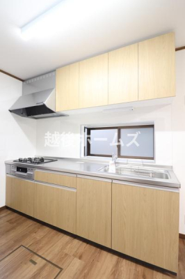 �L�b�`�� �y���Ў{�H��z�L�b�`���͎g���₷���V�X�e���L�b�`���ł��B
�򐅊��̌^�̐�����H��@���W���������Ă��܂��B