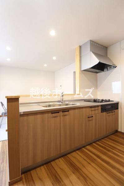 �L�b�`�� �R���^�C�v�̃V�X�e���L�b�`���͎��[���L�x�I
�����̂��|�������₷���݌v�ɂȂ��Ă��܂�