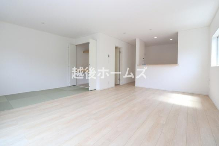 ���r���O �y���Ў{�H��z
�Q�S���Ԋ��C�V�X�e���������ɐ݂��A��ɋ�C���z�������K�ȋ�Ԃɕς��Ă���܂�