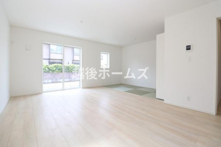 ���r���O �y���Ў{�H����z�_�C�j���O�e�[�u���E�\�t�@�[���z�u�ł����Ƃ肠��݌v�ɂȂ��Ă���܂��B