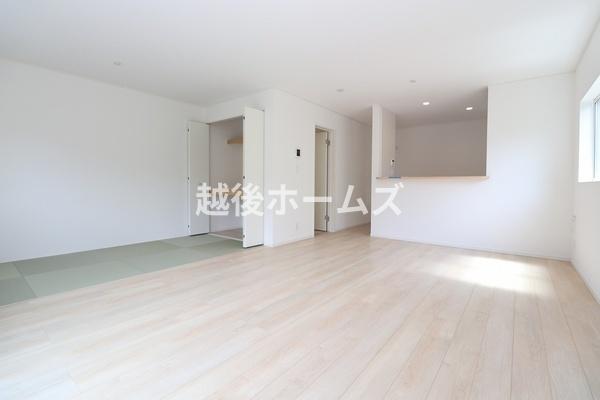 ���r���O �y���Ў{�H��z
�Q�S���Ԋ��C�V�X�e���������ɐ݂��A��ɋ�C���z�������K�ȋ�Ԃɕς��Ă���܂�