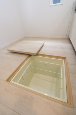 ���̑� �f�b�g�X�y�[�X��L�����p�����������[�B
�ő�d�ʂ͂V�O�����ƂȂ��Ă���A�h�Зp�i����~�̕ۊǂɂ��œK�ł�