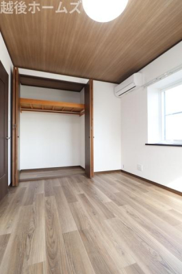 �m�� �S���ɃN���[�[�b�g�����A���[���L�x�Ŏg���₷���Ԏ��ɂȂ��Ă��܂�