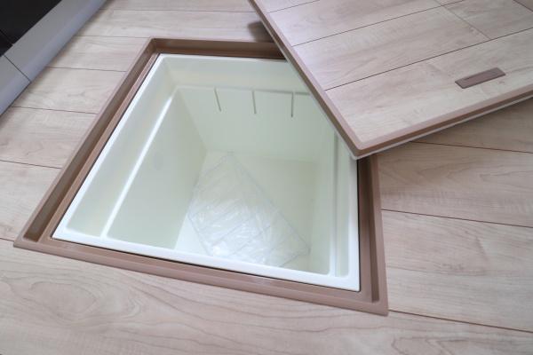 ���̑� �f�b�g�X�y�[�X��L�����p�����������[�B
�ő�d�ʂ͂V�O�����ƂȂ��Ă���A�h�Зp�i����~�̕ۊǂɂ��œK�ł�