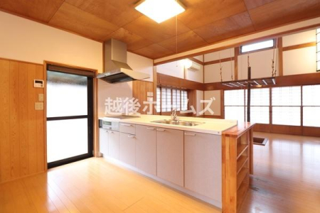 �L�b�`�� �R���^�C�v�̃V�X�e���L�b�`���͎��[���L�x�I
�����̂��|�������₷���݌v�ɂȂ��Ă��܂�