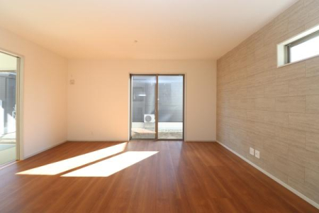 ���r���O �y���Ў{�H����z�_�C�j���O�e�[�u���E�\�t�@�[���z�u�ł����Ƃ肠��݌v�ɂȂ��Ă���܂��B