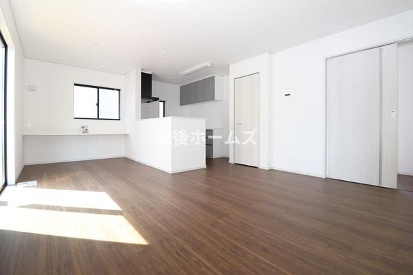 ���r���O �y���Ў{�H��z
�Q�S���Ԋ��C�V�X�e���������ɐ݂��A��ɋ�C���z�������K�ȋ�Ԃɕς��Ă���܂�