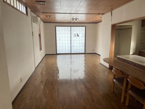 ���r���O -