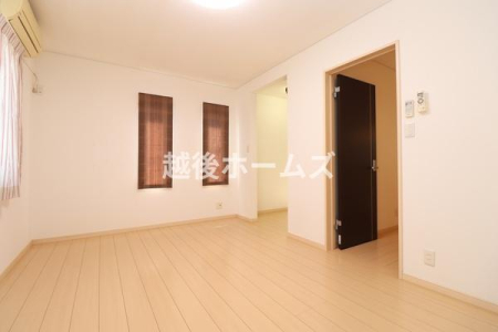 �m�� �S���ɃN���[�[�b�g�����A���[���L�x�Ŏg���₷���Ԏ��ɂȂ��Ă��܂�