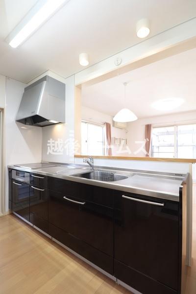 �L�b�`�� �R���^�C�v�̃V�X�e���L�b�`���͎��[���L�x�I
�����̂��|�������₷���݌v�ɂȂ��Ă��܂�