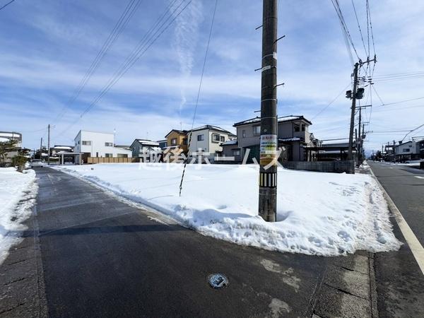 �O�ʓ��H�܂ތ��n�ʐ^ �ߗׁE���ӊ��⒬���݂ȂǁA�����ł͂킩��Ȃ���񂪂������񂠂�܂��B���񌻒n�ɂĂ��m�F���������B
