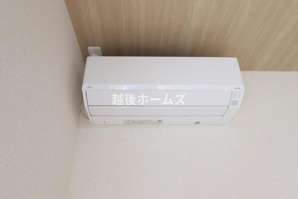 ���̑� �����Z�O�̎ʐ^�ɂȂ�܂���
���K�ɉ߂�����G�A�R�������r���O�ɂP��ݒu�ς�