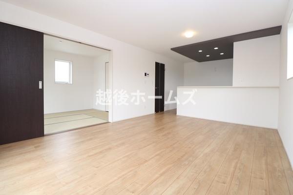 ���r���O �y���Ў{�H��z
�Q�S���Ԋ��C�V�X�e���������ɐ݂��A��ɋ�C���z�������K�ȋ�Ԃɕς��Ă���܂�