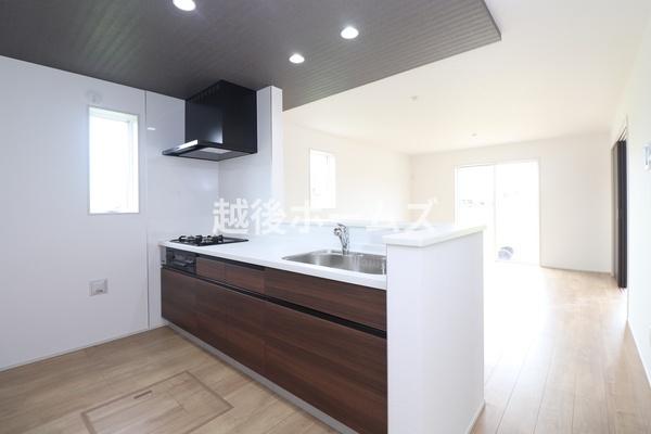 �L�b�`�� �y���Ў{�H��z���r���O�S�̂����n����J�E���^�[�L�b�`���􏬂������q�l�����Ă����S�ł��ˁ�