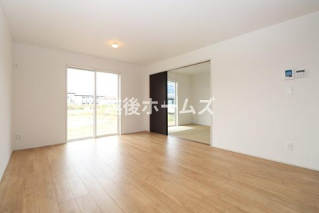 ���r���O �y���Ў{�H����z�_�C�j���O�e�[�u���E�\�t�@�[���z�u�ł����Ƃ肠��݌v�ɂȂ��Ă���܂��B