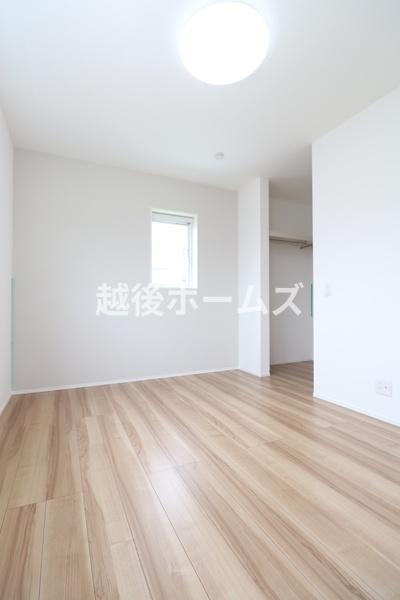 �m�� �S���ɃN���[�[�b�g�����A���[���L�x�Ŏg���₷���Ԏ��ɂȂ��Ă��܂�