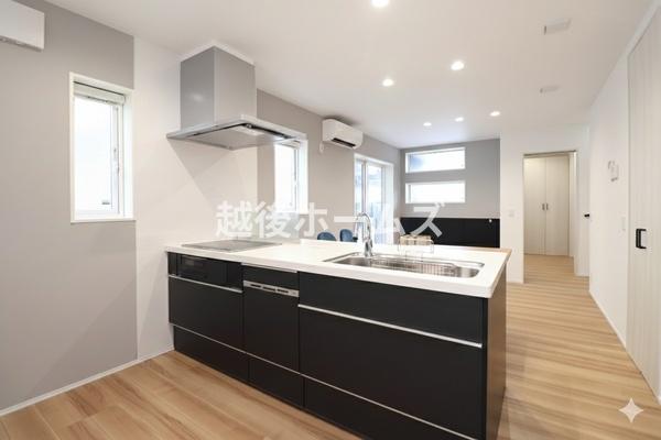 �L�b�`�� �R���^�C�v�̃V�X�e���L�b�`���͎��[���L�x�I
�����̂��|�������₷���݌v�ɂȂ��Ă��܂�