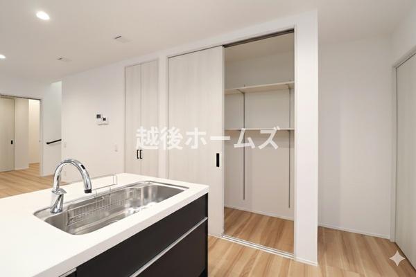 �L�b�`�� �L�b�`�����ɂ͑�e�ʃp���g���[������܂���