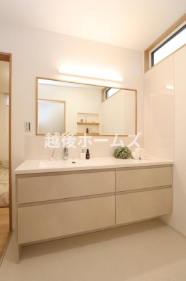 ���ʑ�E���ʏ� ����Őg�x�x���ł��郏�C�h���ʑ�B�E�ߎ��ƕ����ꂽ�Ɨ��^�C�v�ŁA���q�����g���₷���z�u�ł��B